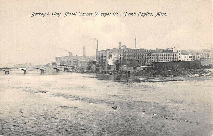 Bissell - Old Postcard Photo Of Original Grand Rapids Plant 1917